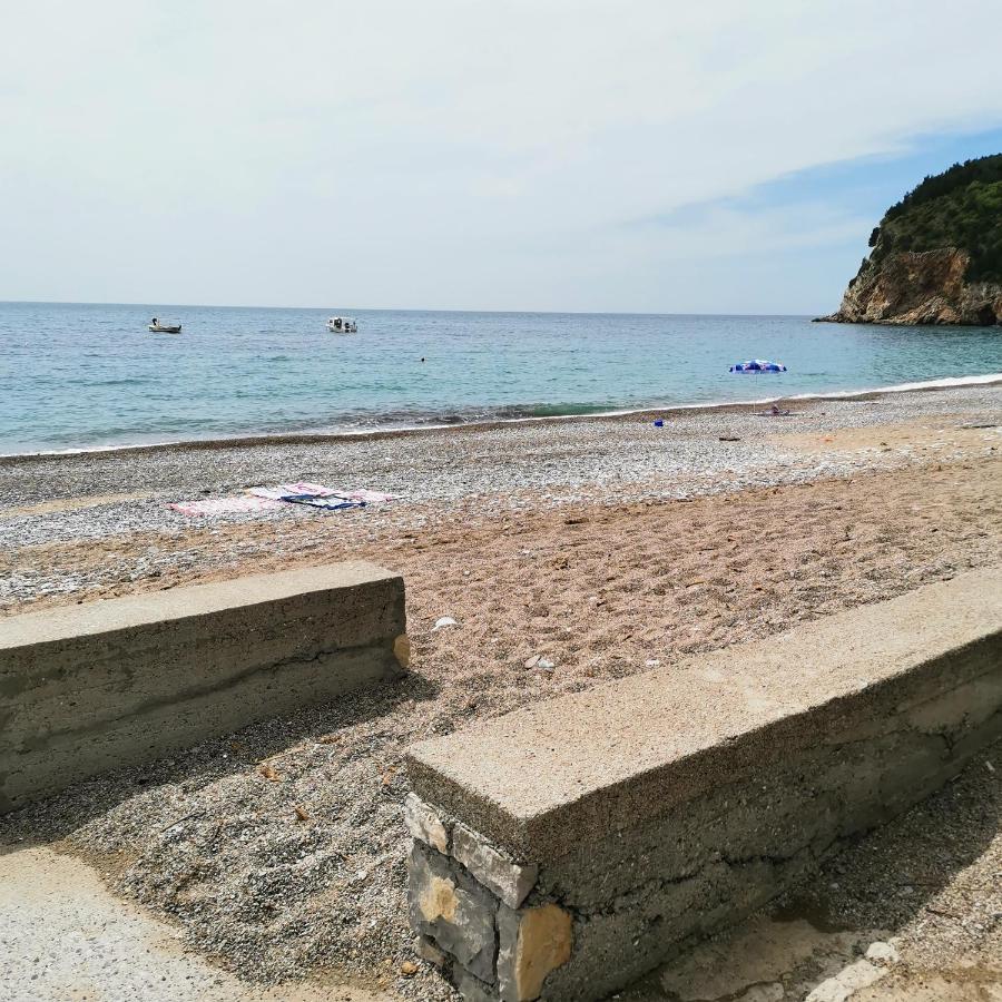 Guest House Radulovic Petrovac Exterior photo
