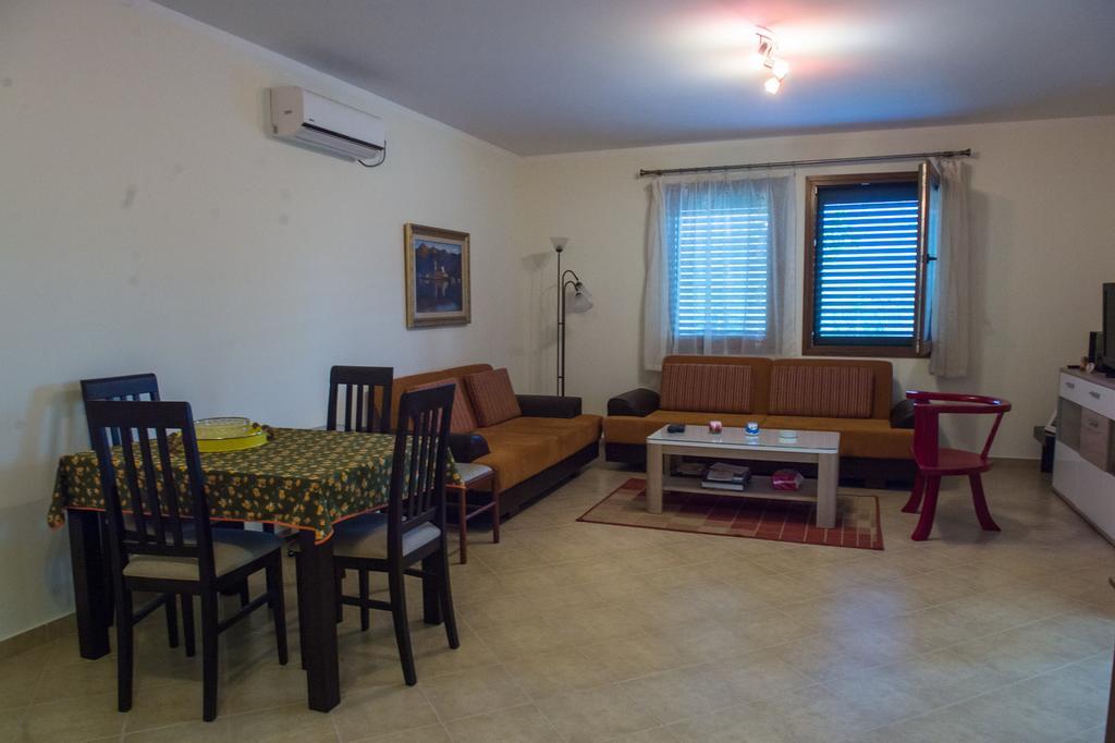 Guest House Radulovic Petrovac Exterior photo