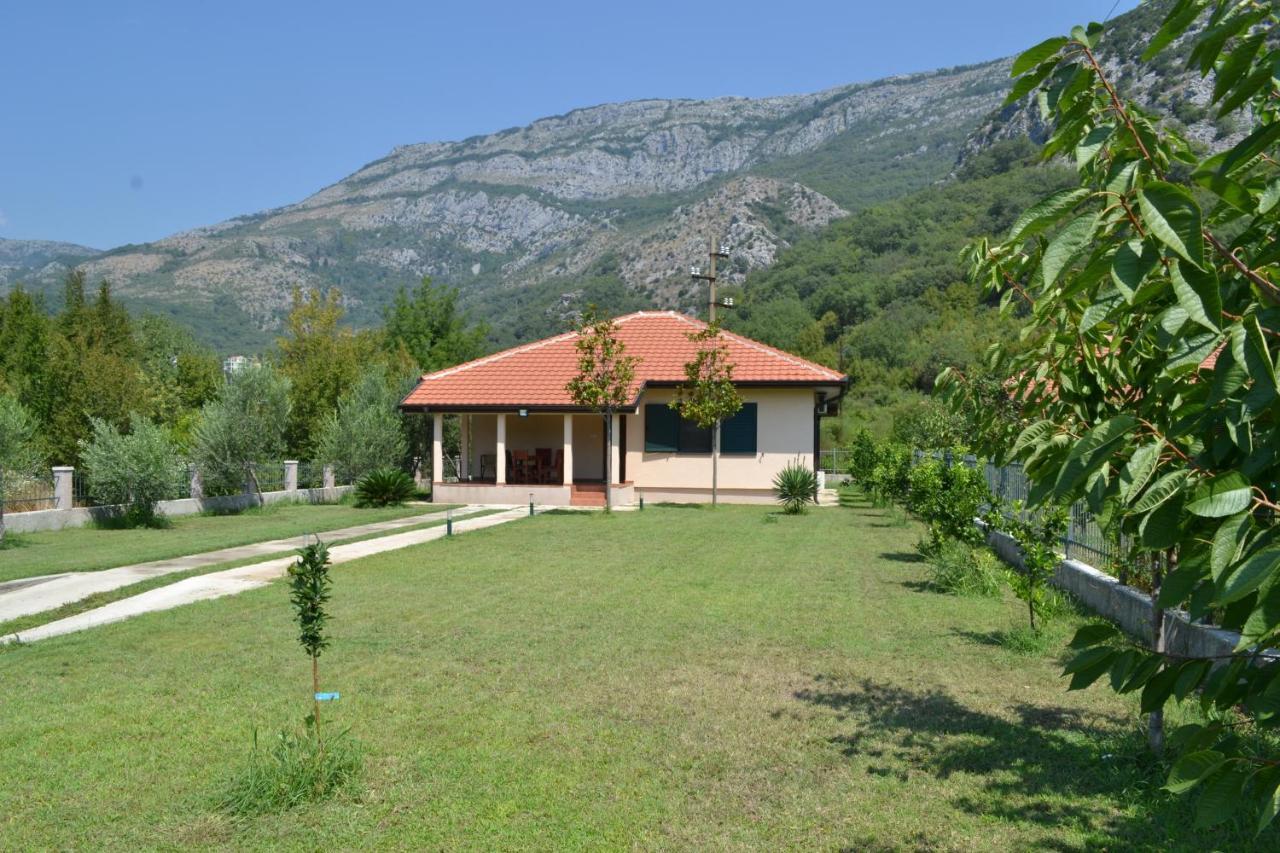Guest House Radulovic Petrovac Exterior photo