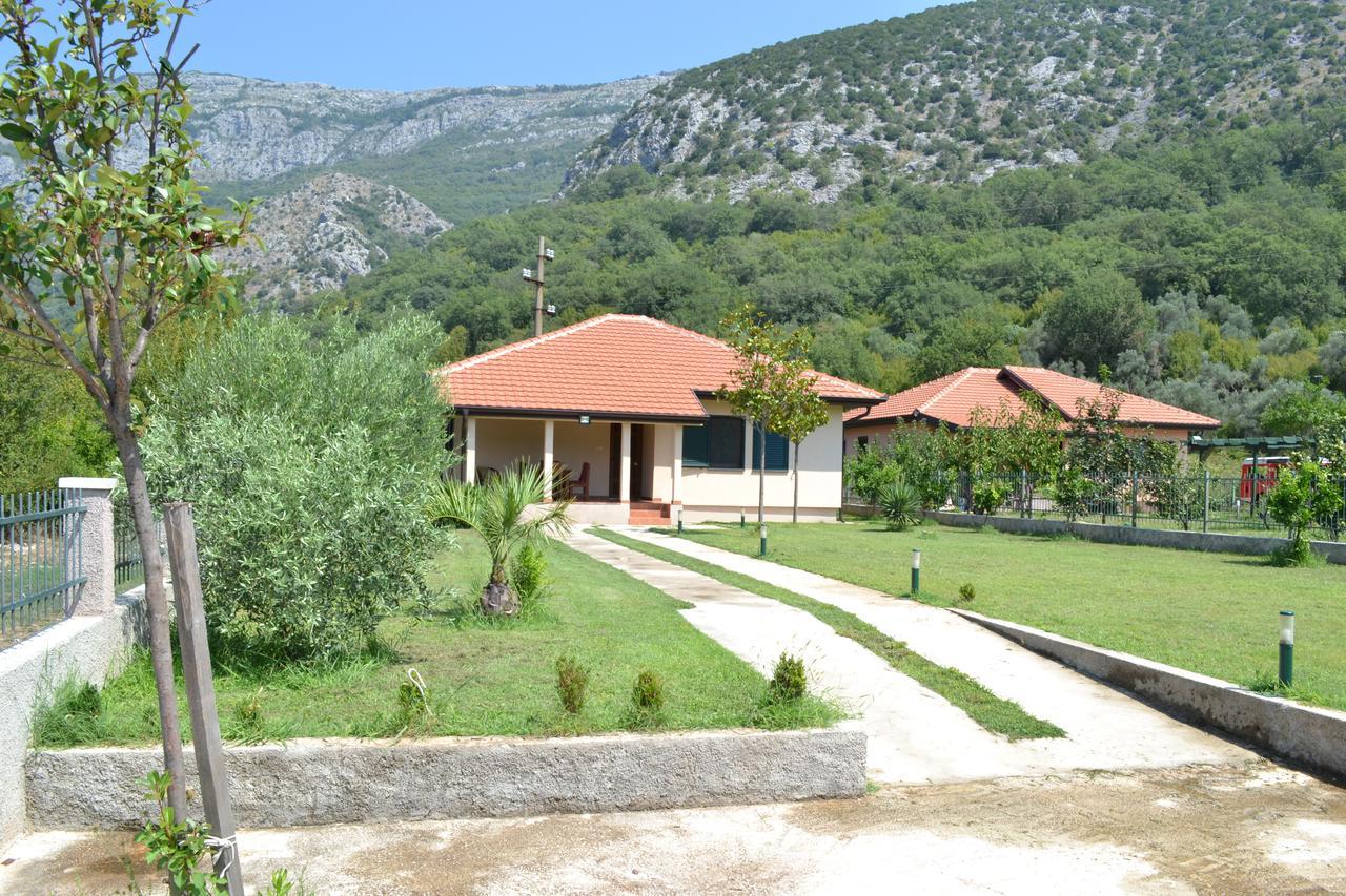 Guest House Radulovic Petrovac Exterior photo